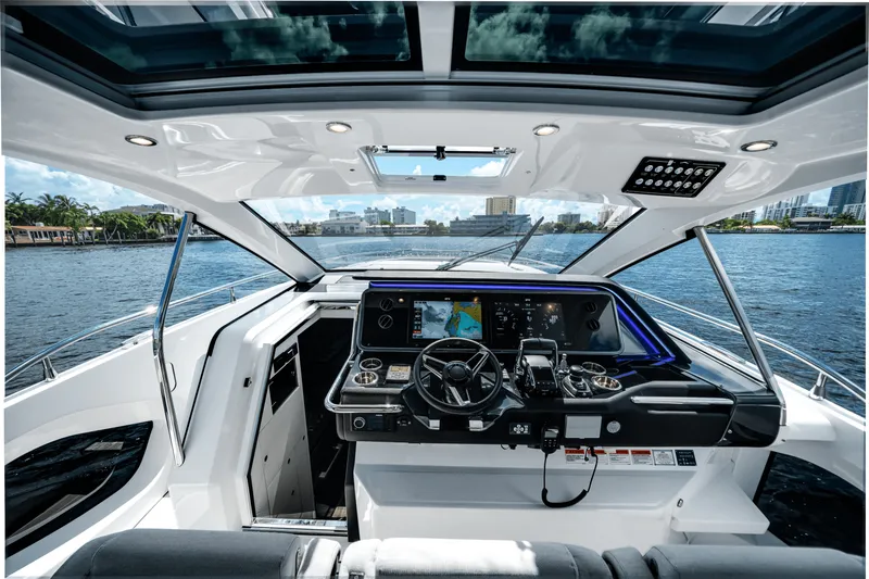 Slide: The Image of Azimut Verve 42 2026 - 17