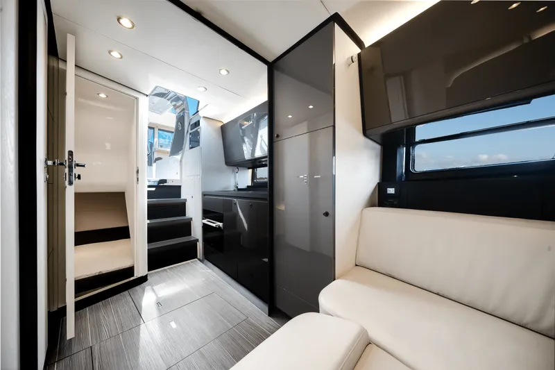 Slide: The Image of Azimut Verve 42 2026 - 18