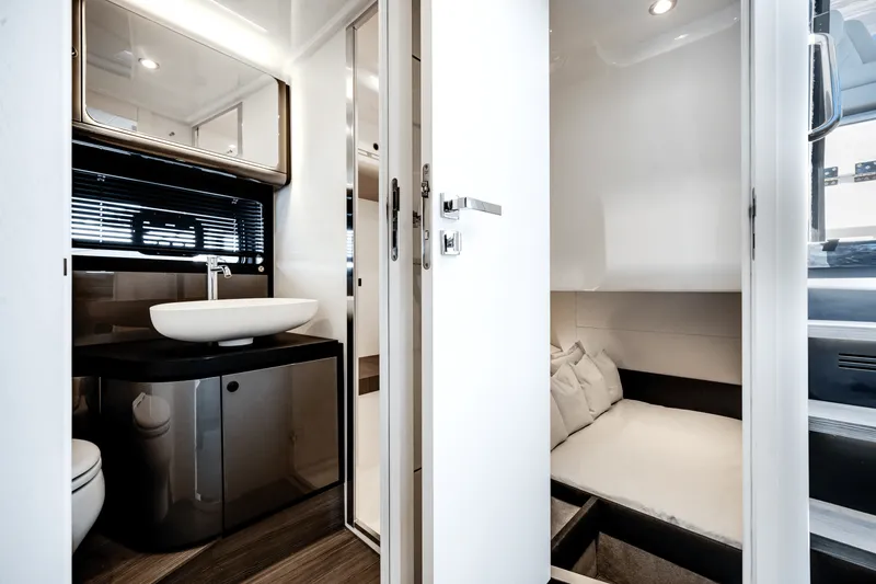 Slide: The Image of Azimut Verve 42 2026 - 24