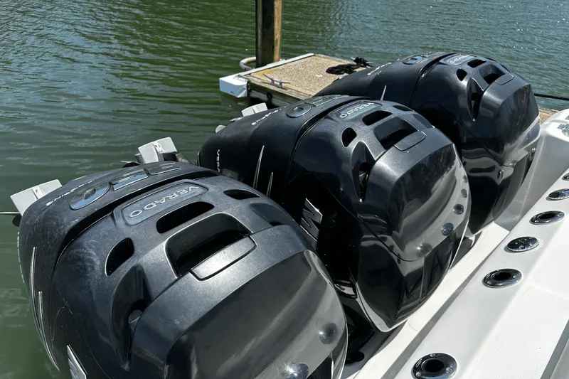 Slide: The Image of Boston Whaler 370 OUTRAGE 2016 - 11