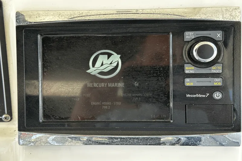 Slide: The Image of Boston Whaler 370 OUTRAGE 2016 - 27