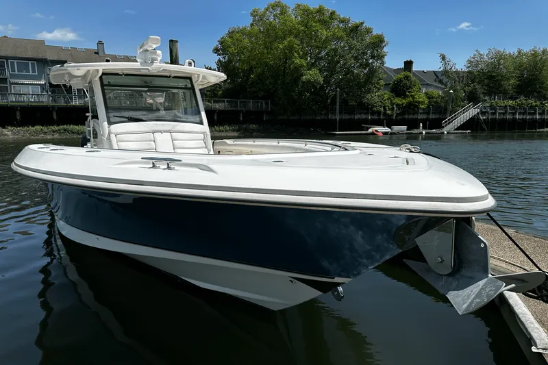 Slide: The Image of Boston Whaler 370 OUTRAGE 2016 - 3