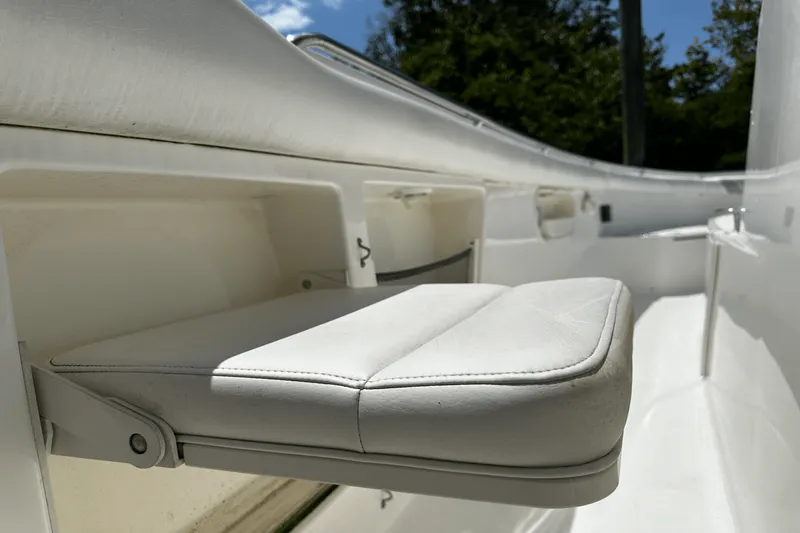 Slide: The Image of Boston Whaler 370 OUTRAGE 2016 - 35