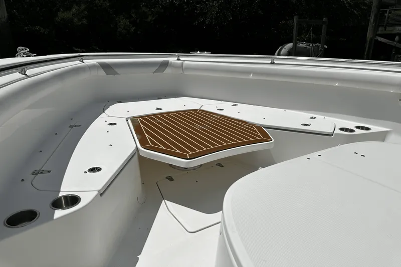 Slide: The Image of Boston Whaler 370 OUTRAGE 2016 - 38