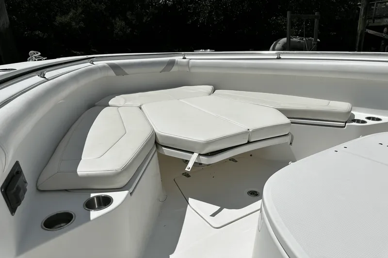 Slide: The Image of Boston Whaler 370 OUTRAGE 2016 - 39