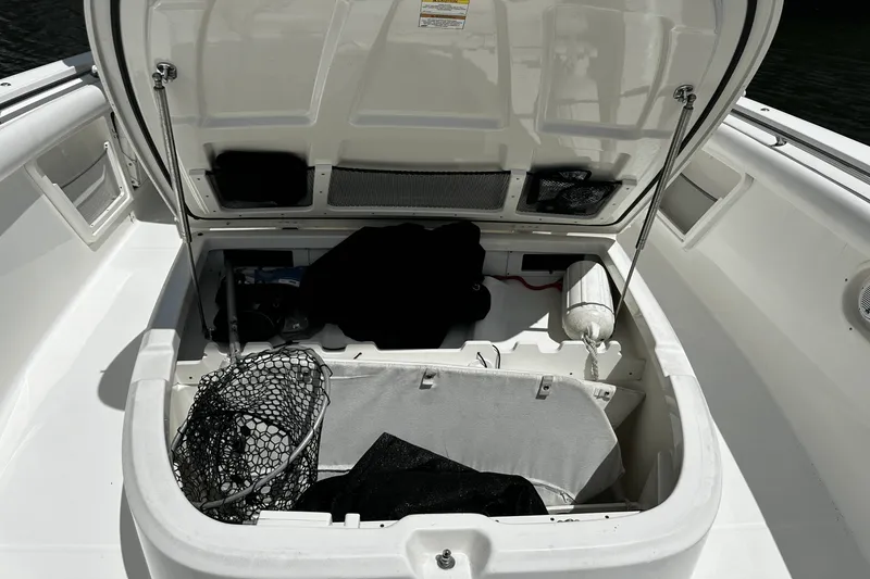 Slide: The Image of Boston Whaler 370 OUTRAGE 2016 - 40