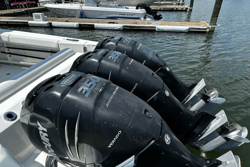 Slide: The Image of Boston Whaler 370 OUTRAGE 2016 - 9