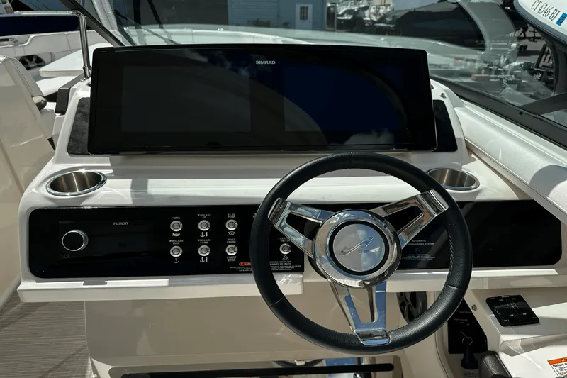 Slide: The Image of Sea Ray 310 SLX 2021 - 24