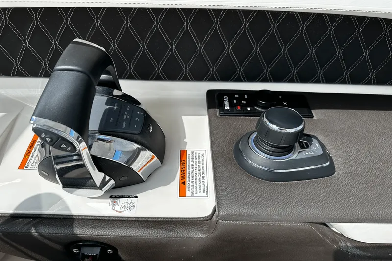 Slide: The Image of Sea Ray 310 SLX 2021 - 25