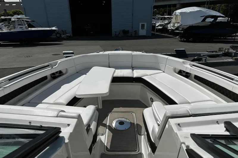 Slide: The Image of Sea Ray 310 SLX 2021 - 27