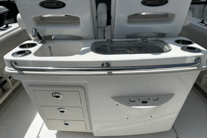 Slide: The Image of Boston Whaler 250 OUTRAGE 2009 - 7