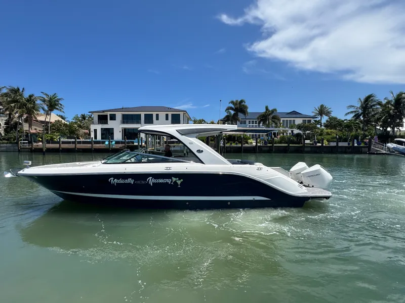 The Image of Sea Ray 310 SLX OB 2022 - undefined