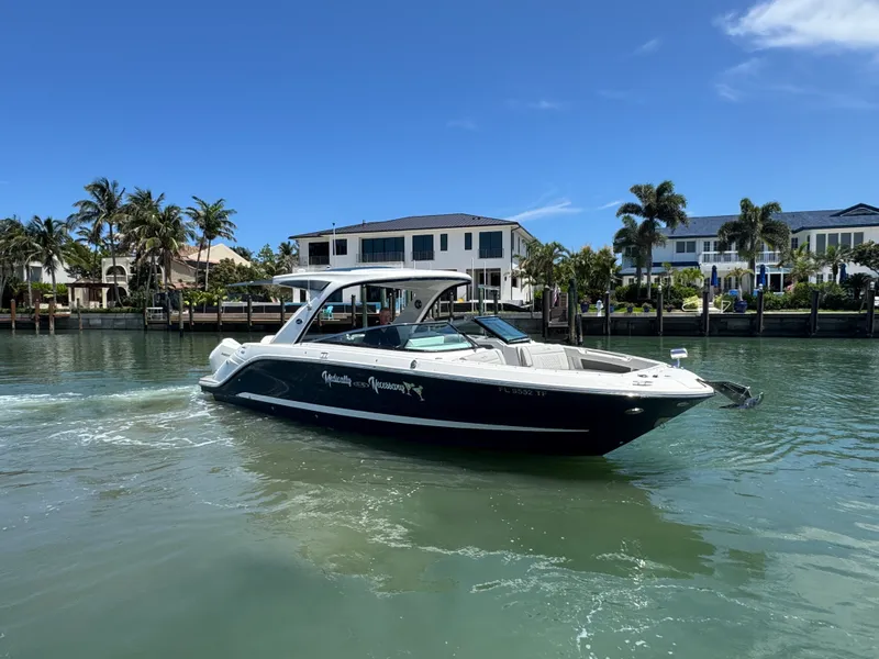 Slide: The Image of Sea Ray 310 SLX OB 2022 - 10