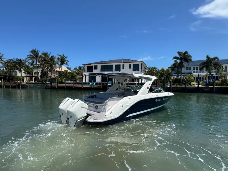 Slide: The Image of Sea Ray 310 SLX OB 2022 - 11