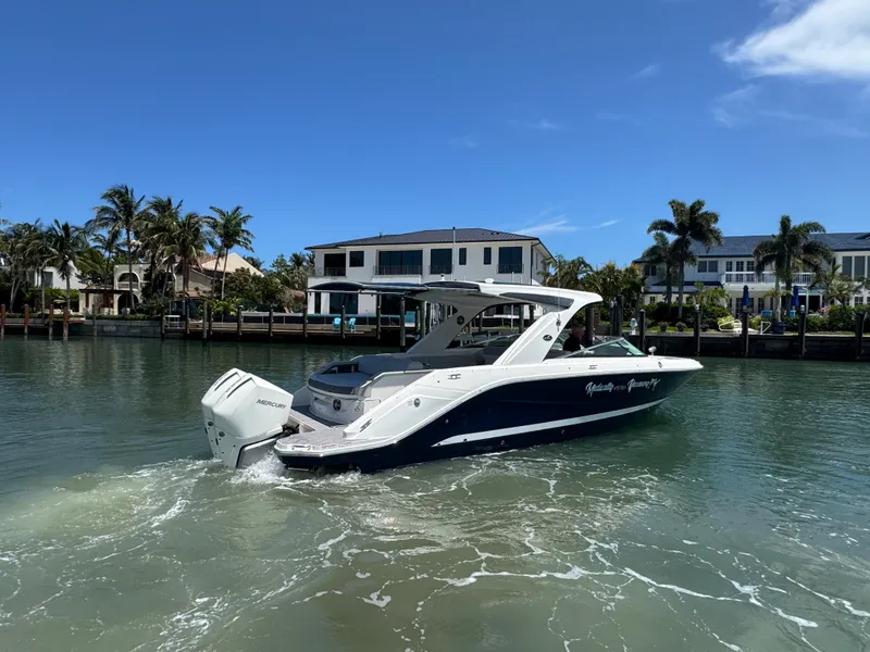 Slide: The Image of Sea Ray 310 SLX OB 2022 - 12