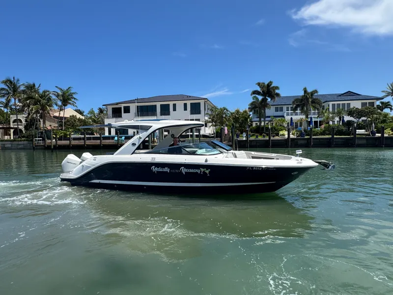 Slide: The Image of Sea Ray 310 SLX OB 2022 - 15