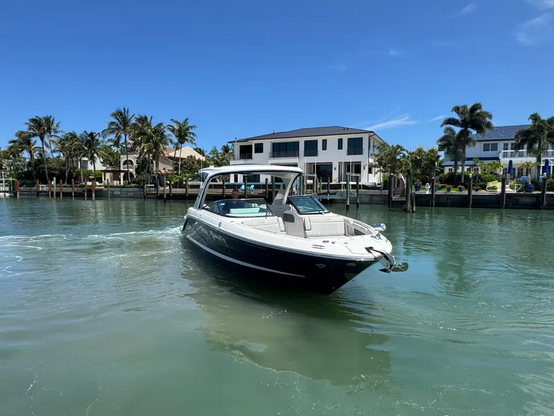 Slide: The Image of Sea Ray 310 SLX OB 2022 - 16
