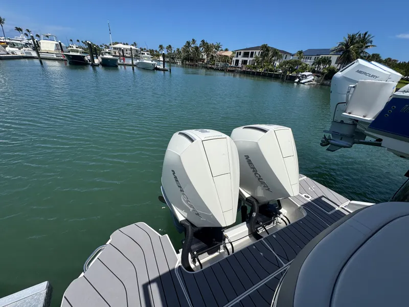 Slide: The Image of Sea Ray 310 SLX OB 2022 - 17