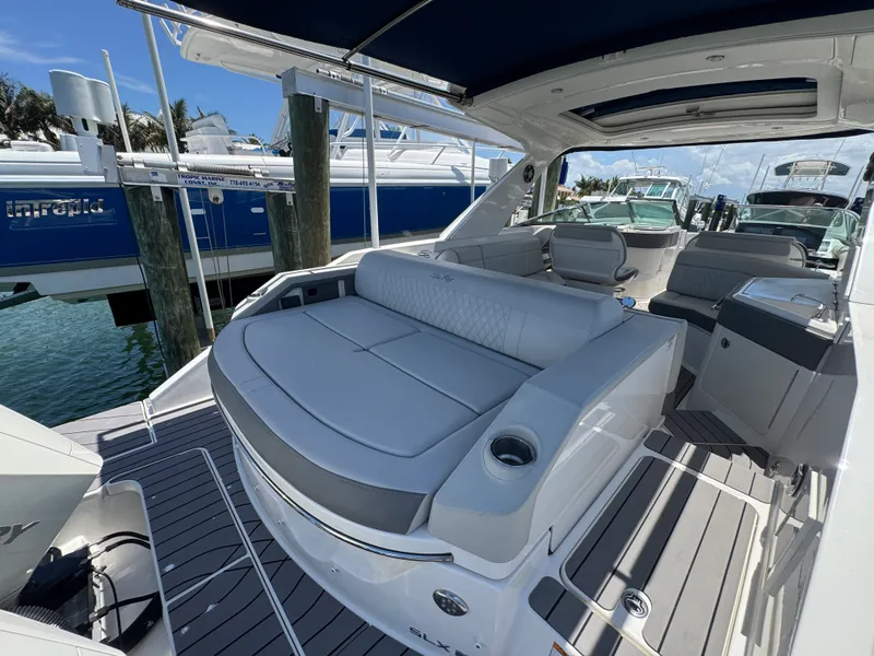 Slide: The Image of Sea Ray 310 SLX OB 2022 - 18