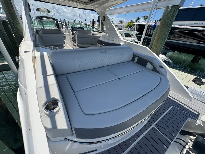 Slide: The Image of Sea Ray 310 SLX OB 2022 - 19