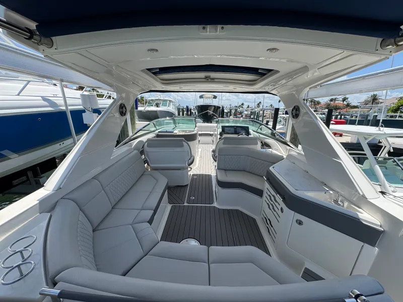 Slide: The Image of Sea Ray 310 SLX OB 2022 - 20