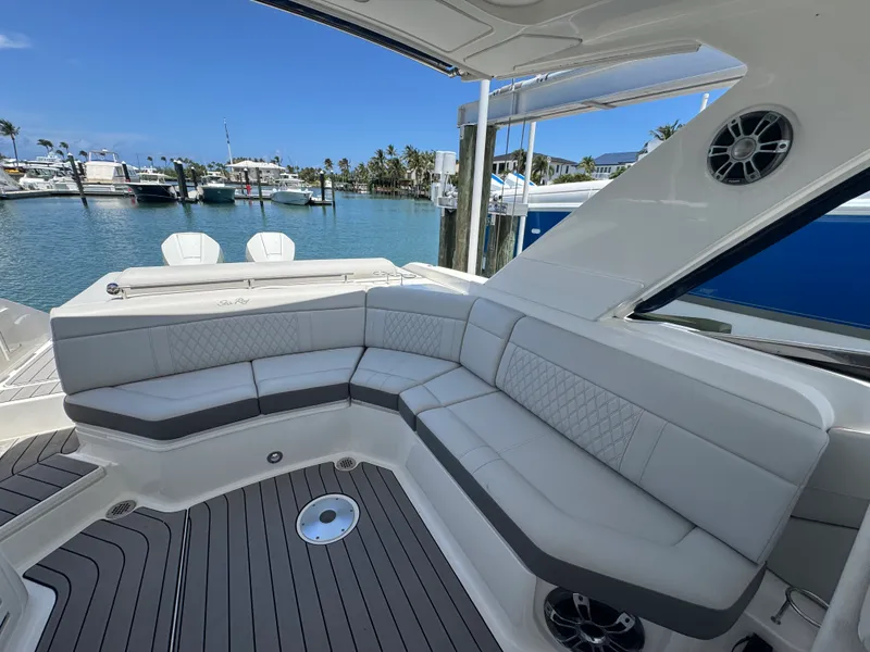 Slide: The Image of Sea Ray 310 SLX OB 2022 - 25