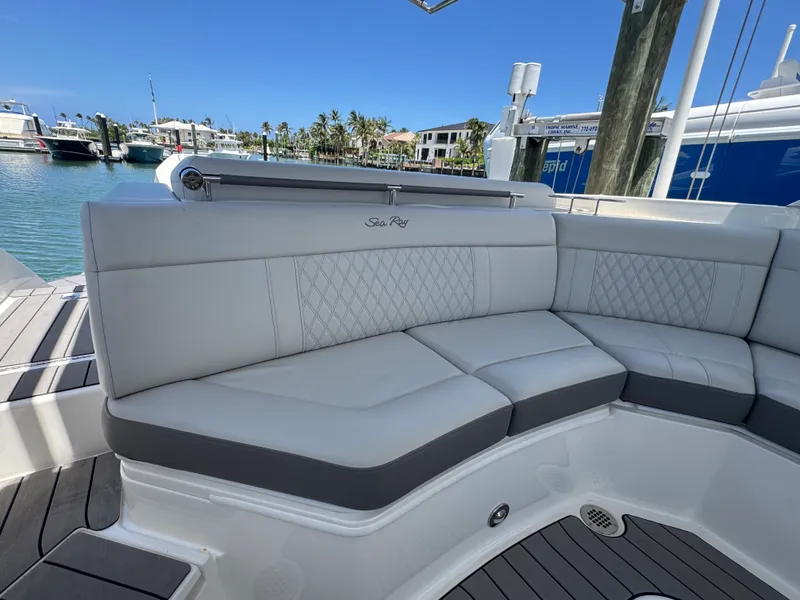 Slide: The Image of Sea Ray 310 SLX OB 2022 - 26