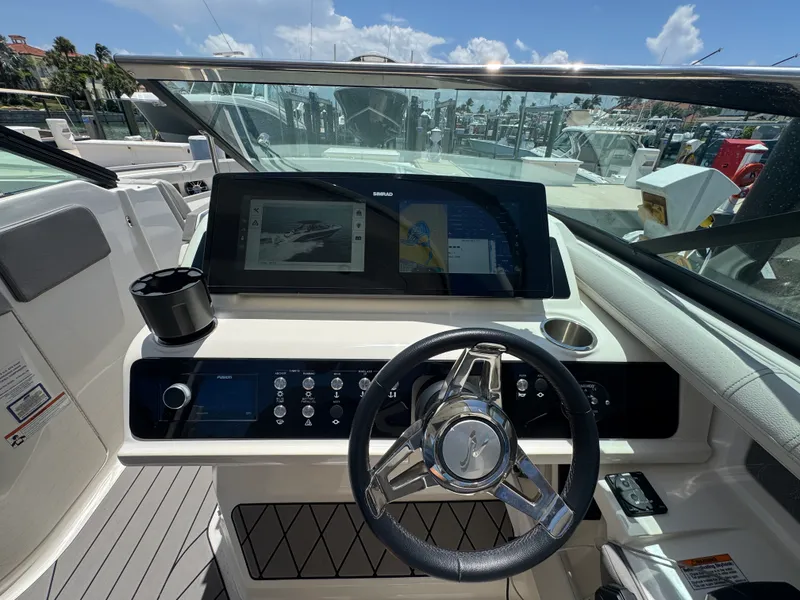Slide: The Image of Sea Ray 310 SLX OB 2022 - 35