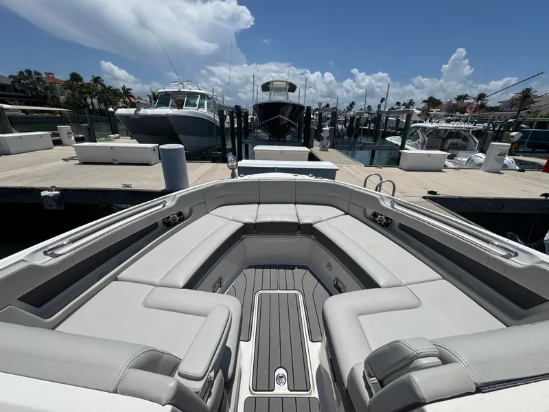 Slide: The Image of Sea Ray 310 SLX OB 2022 - 40