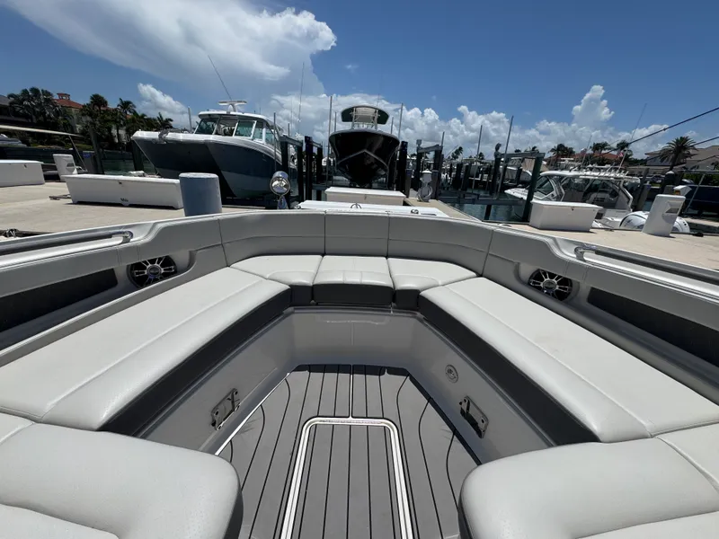 Slide: The Image of Sea Ray 310 SLX OB 2022 - 41