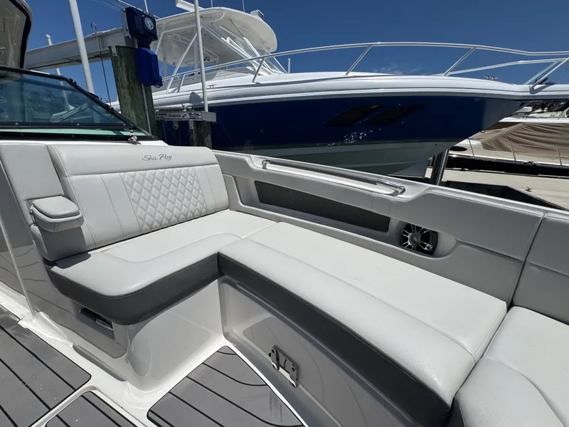 Slide: The Image of Sea Ray 310 SLX OB 2022 - 42