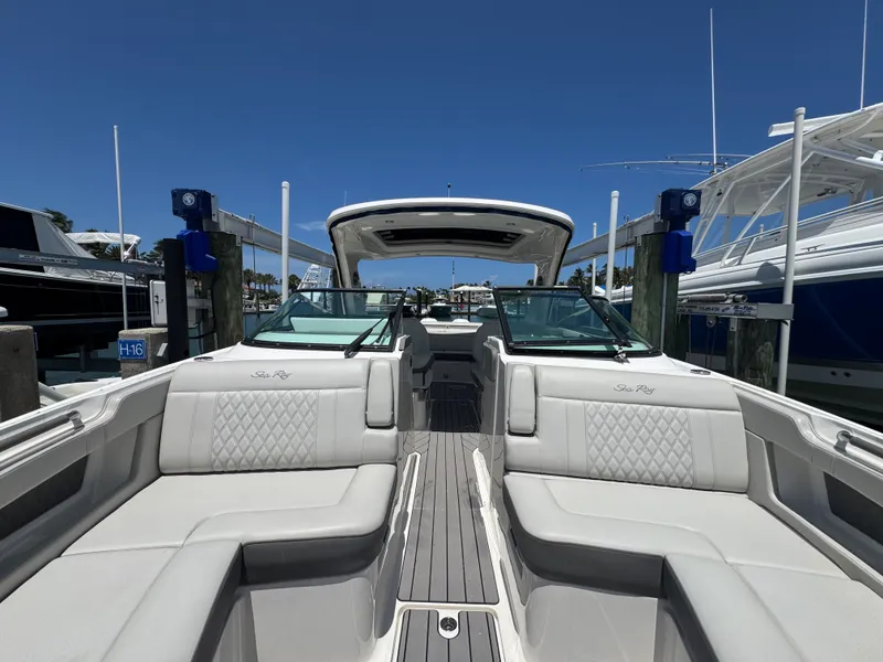 Slide: The Image of Sea Ray 310 SLX OB 2022 - 45