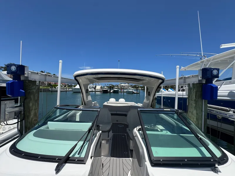 Slide: The Image of Sea Ray 310 SLX OB 2022 - 46