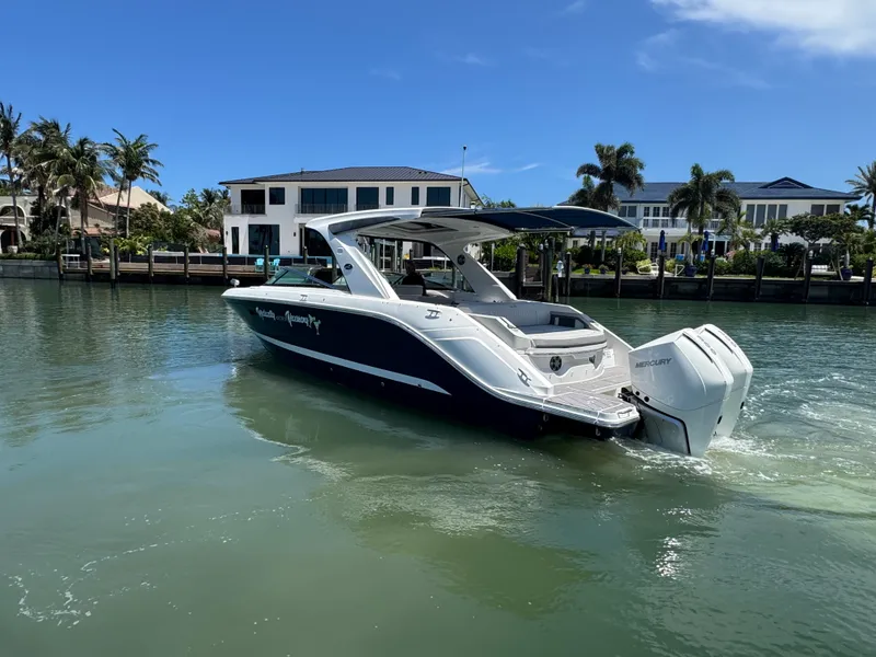 Slide: The Image of Sea Ray 310 SLX OB 2022 - 5