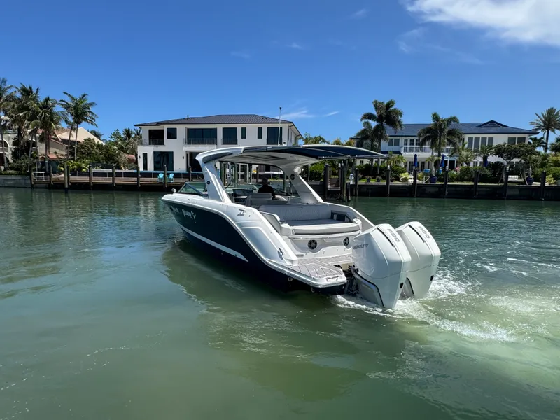 Slide: The Image of Sea Ray 310 SLX OB 2022 - 6