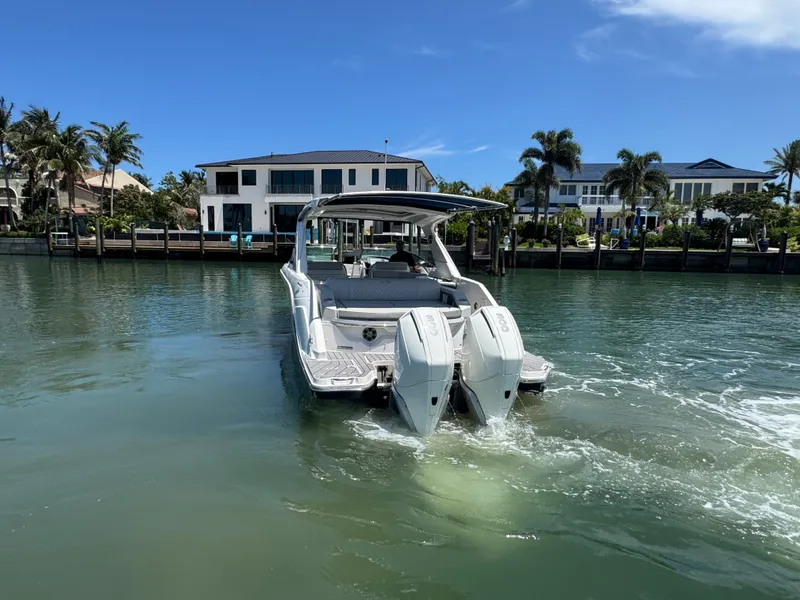 Slide: The Image of Sea Ray 310 SLX OB 2022 - 7