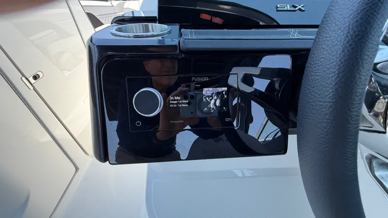 Slide: The Image of Sea Ray SLX 260 Outboard 2026 - 32