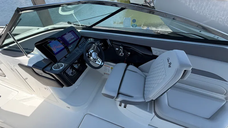 Slide: The Image of Sea Ray SLX 260 Outboard 2026 - 34