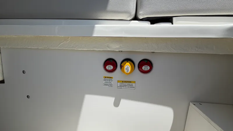 Slide: The Image of Sea Ray SLX 260 Outboard 2026 - 12