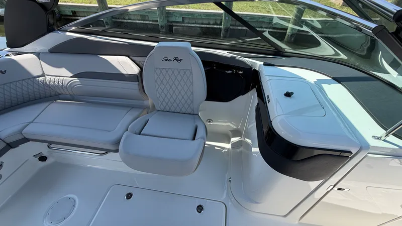 Slide: The Image of Sea Ray SLX 260 Outboard 2026 - 38