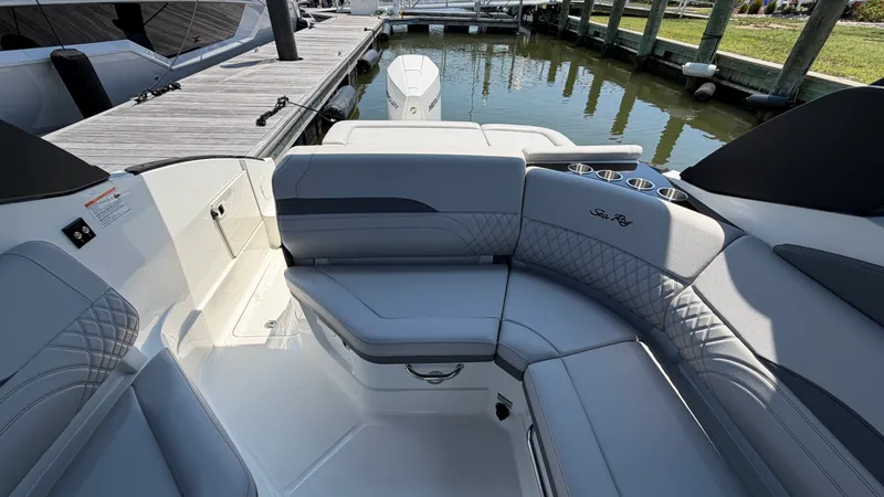 Slide: The Image of Sea Ray SLX 260 Outboard 2026 - 18