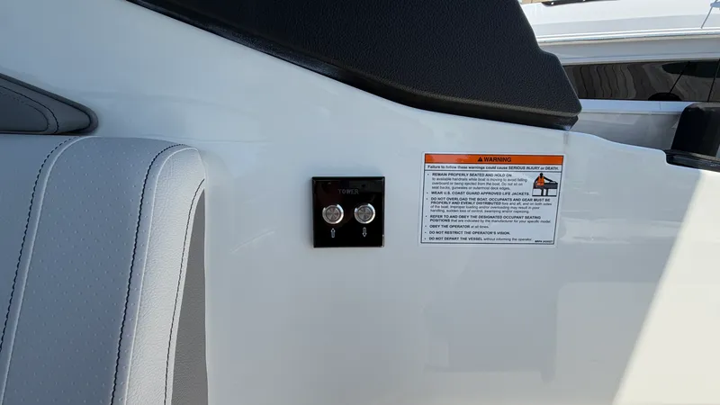 Slide: The Image of Sea Ray SLX 260 Outboard 2026 - 25