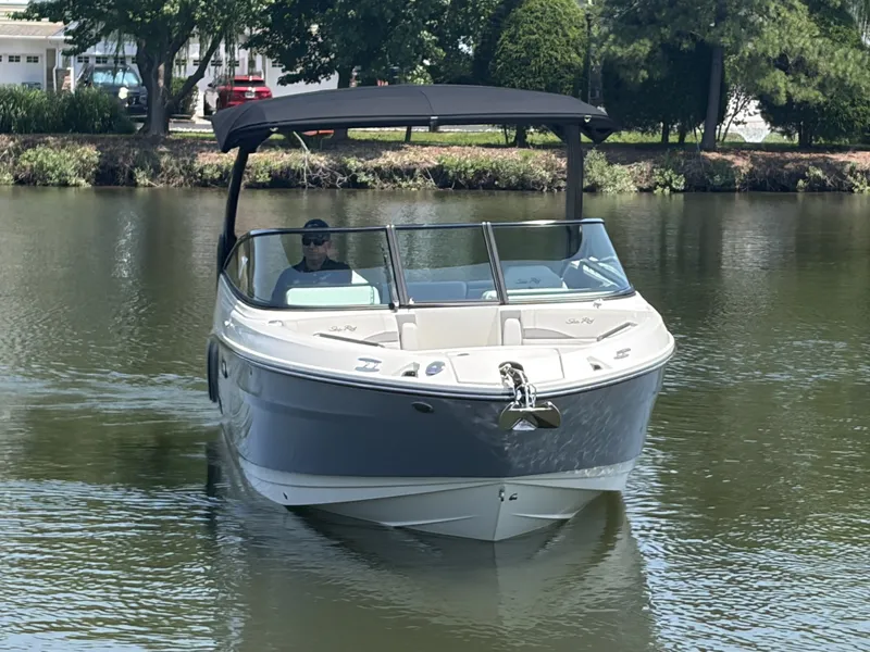 Slide: The Image of Sea Ray SLX 260 Outboard 2026 - 6