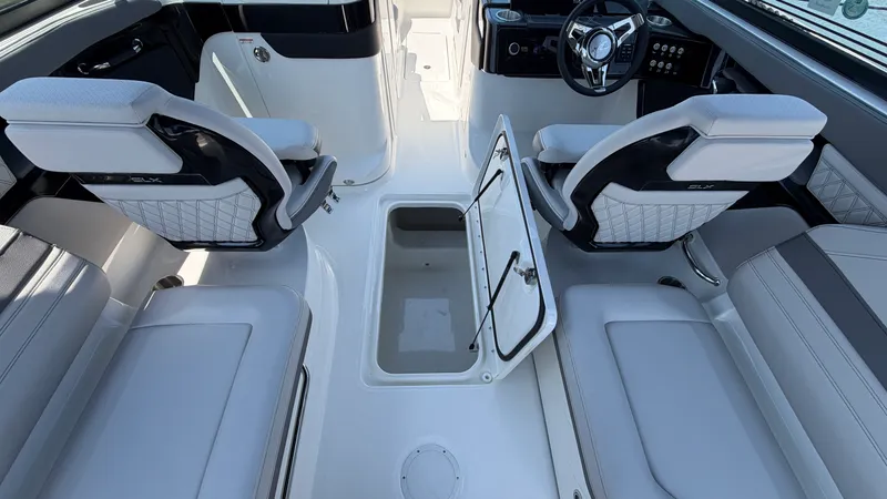 Slide: The Image of Sea Ray SLX 260 Outboard 2026 - 27