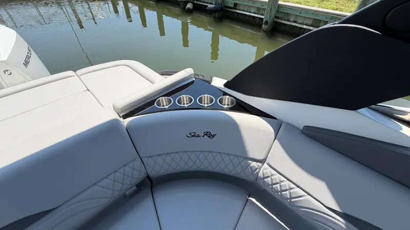 Slide: The Image of Sea Ray SLX 260 Outboard 2026 - 21