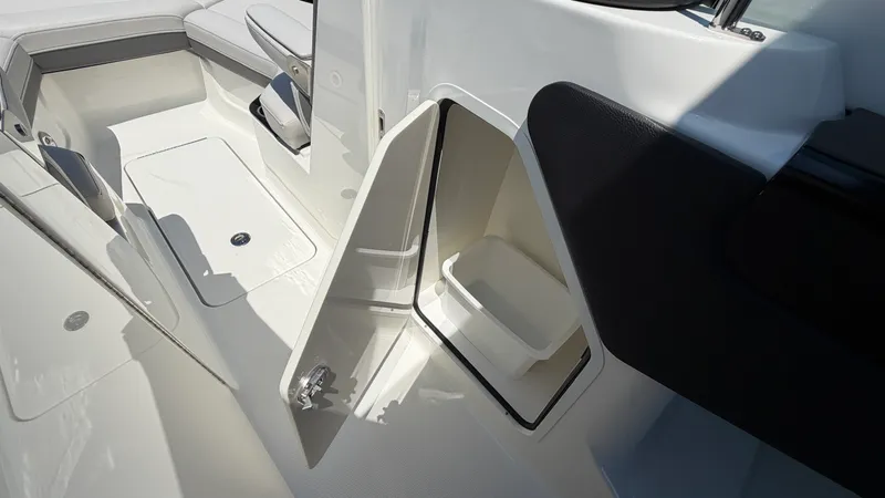 Slide: The Image of Sea Ray SLX 260 Outboard 2026 - 48
