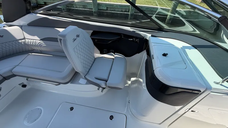 Slide: The Image of Sea Ray SLX 260 Outboard 2026 - 37