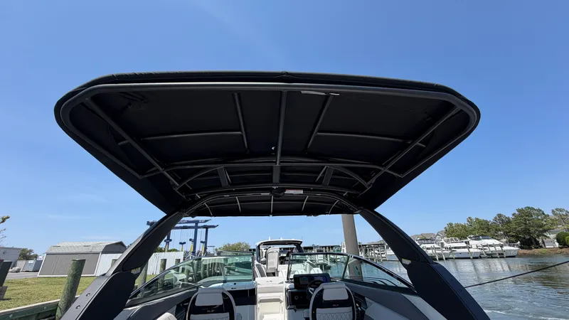 Slide: The Image of Sea Ray SLX 260 Outboard 2026 - 24