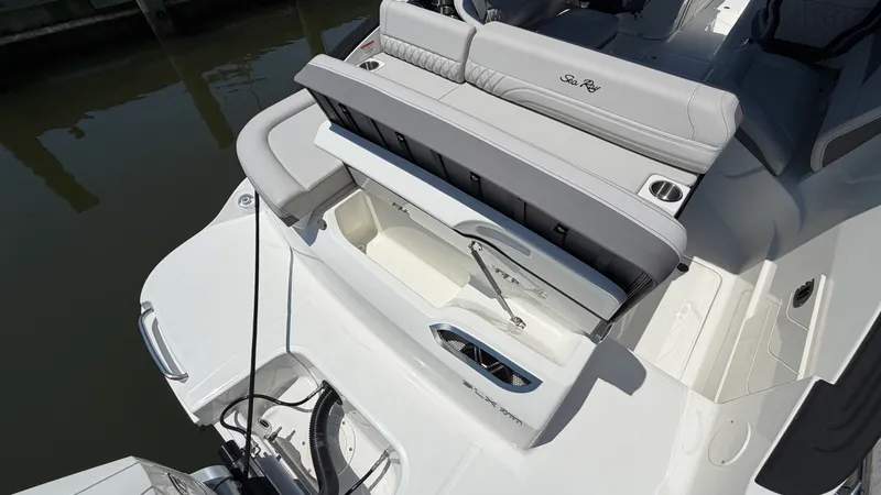 Slide: The Image of Sea Ray SLX 260 Outboard 2026 - 10