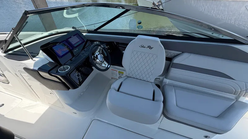 Slide: The Image of Sea Ray SLX 260 Outboard 2026 - 35